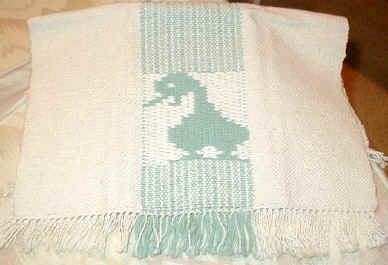 Edna's weaving.jpg (83391 bytes)